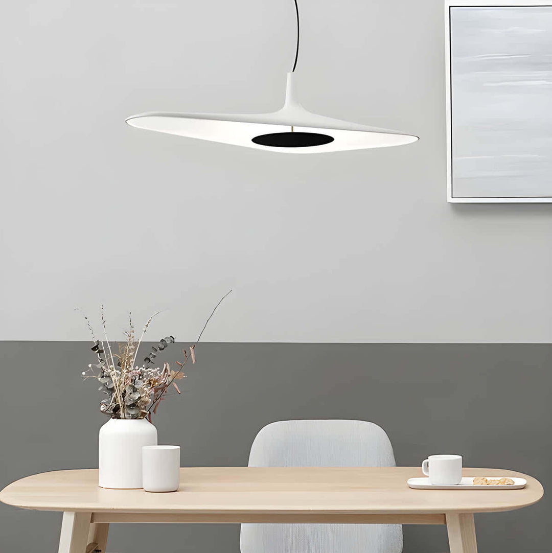 Unik loftlampe i soveværelse