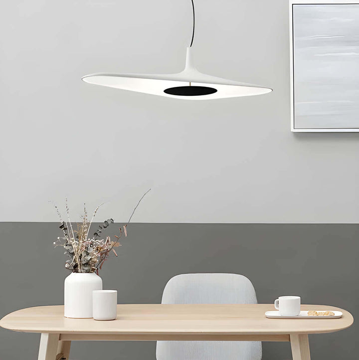 Unik loftlampe i soveværelse