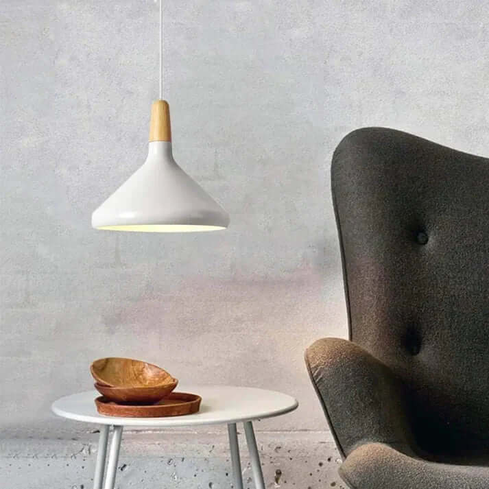 Moderne konisk metal pendellampe