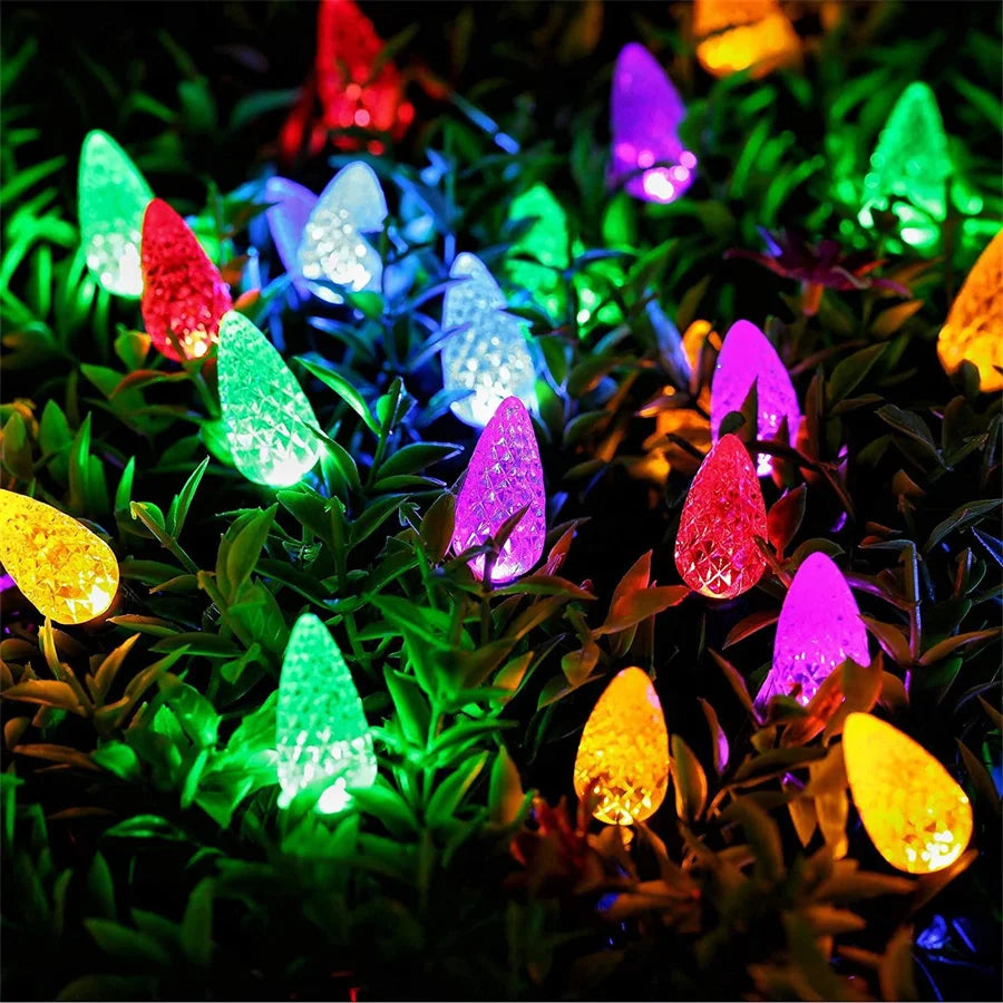 Stemningsfuld julegirlande med flerfarvede LED-julelys. Ideel juledekoration til en magisk jul i hjemmet og haven.