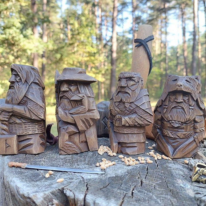 Detaljeret resin statuette af nordisk gud. Perfekt vikinge dekoration til samlerobjekter.