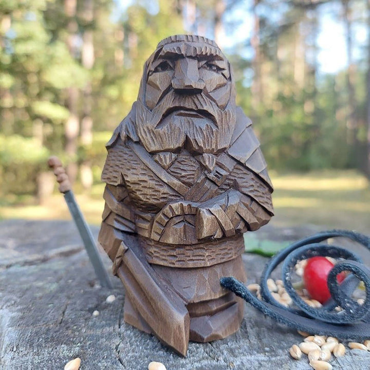 Gaveidé: Thor statuette i nordisk stil. Autentisk vikinge dekoration og træfigur-look.