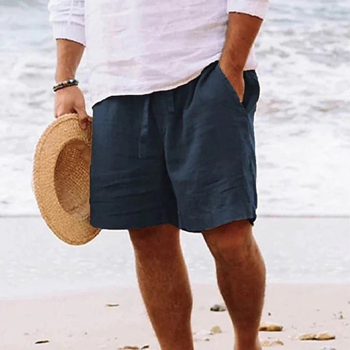 Letvægts linnedshorts til mænd med snørebånd, ideelle til varme dage og afslappet stil.