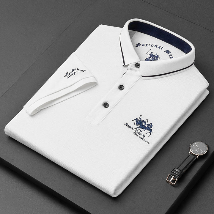 Klassisk herre poloshirt med kortærmer og elegant kontrastkrave. Ideel til hverdag, fritid og en skarp stil.