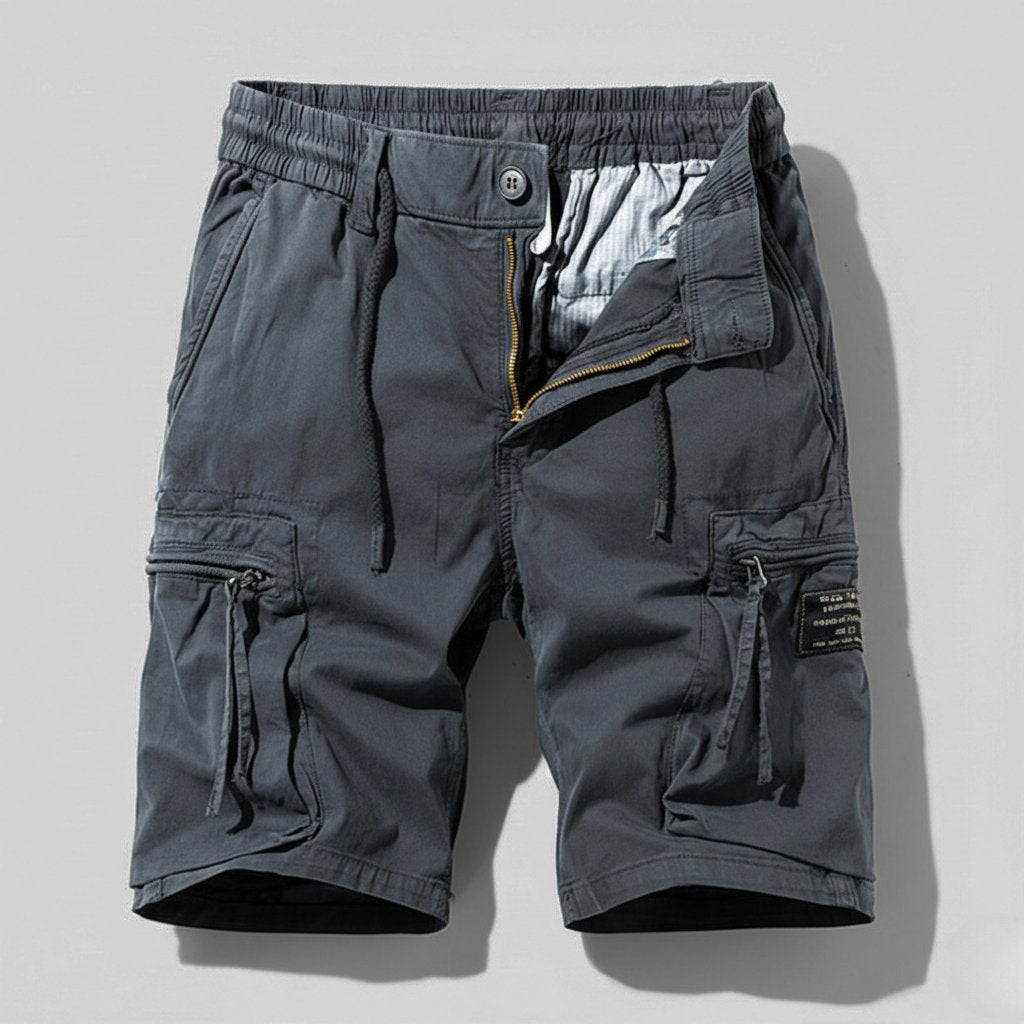 Stilfulde regular fit herre shorts med cargo lommer, elastisk talje og lynlås for mænds sommergarderobe.