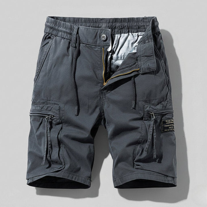 Stilfulde regular fit herre shorts med cargo lommer, elastisk talje og lynlås for mænds sommergarderobe.