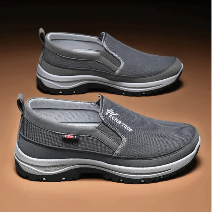 Åndbare herre slip-ons. Letvægts design med svangstøtte for uovertruffen komfort og smertelindring for mænd.