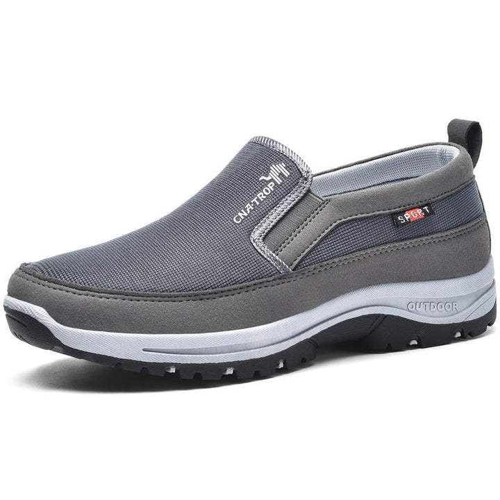 Holdbare herre slip-ons med svangstøtte. Skridsikker ydersål og åndbart materiale for hverdagskomfort.