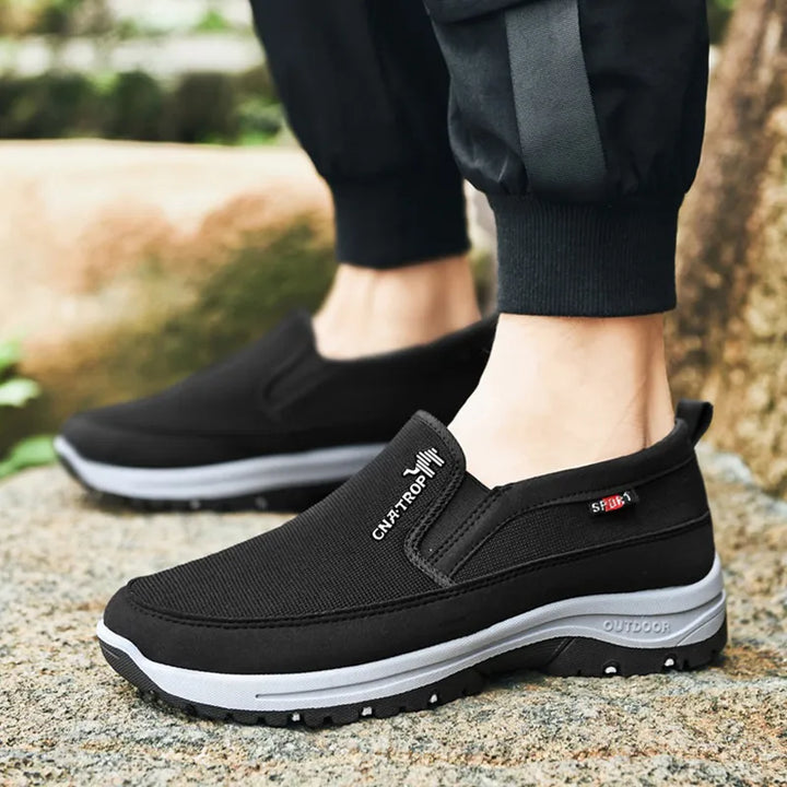 Skridsikre herre sneakers. Slip-on design med fantastisk komfort og svangstøtte for aktiv livsstil.