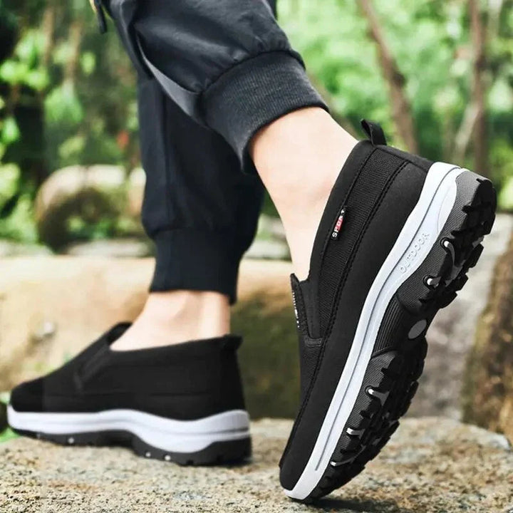 Fleksible herre sneakers med svangstøtte. Komfortabelt fodtøj, der former sig efter din fod for optimal støtte.