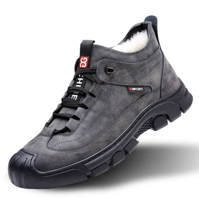 Grå herre sneakers med varmt for, perfekte som vinterstøvler. Skridsikker sål og dagligdags komfort.