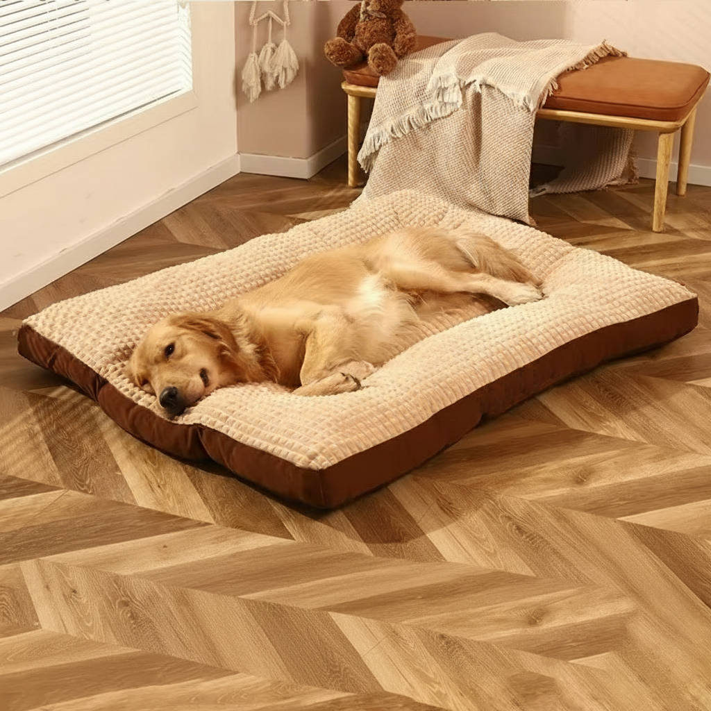Komfortabel hundekurv med tyk fleece og høj kant, ideel som varm soveplads til alle hunderacer.