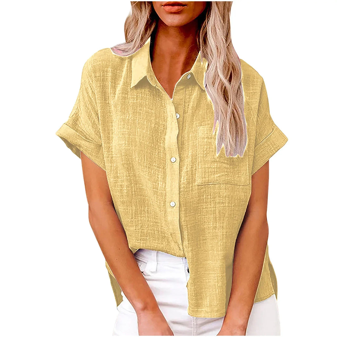 Gul kortærmet damebluse med løs pasform. Ideel casual bluse for en varm sommerdag.