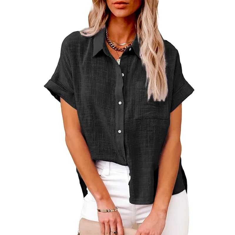 Grøn casual kvindebluse med korte ærmer. Løs og behagelig pasform, perfekt til sommer.