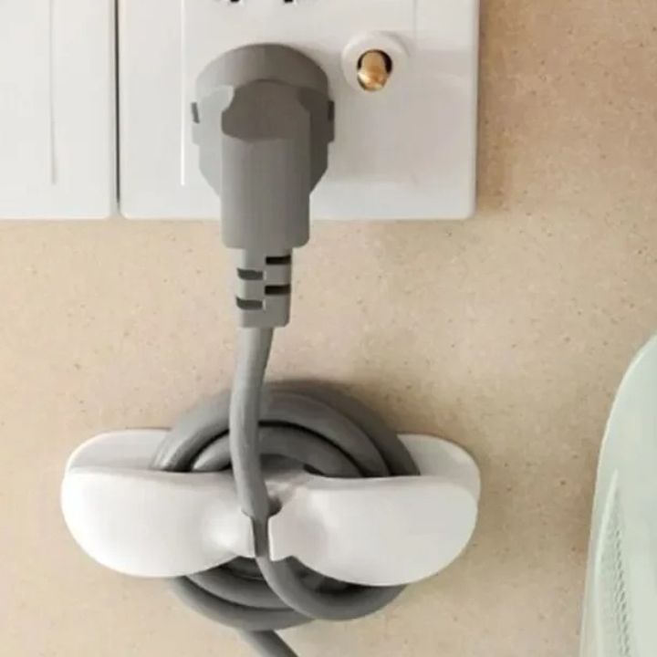 Effektiv kabelorganisator for et rodfrit hjem. Selvklæbende løsning for enkel og smart opbevaring.