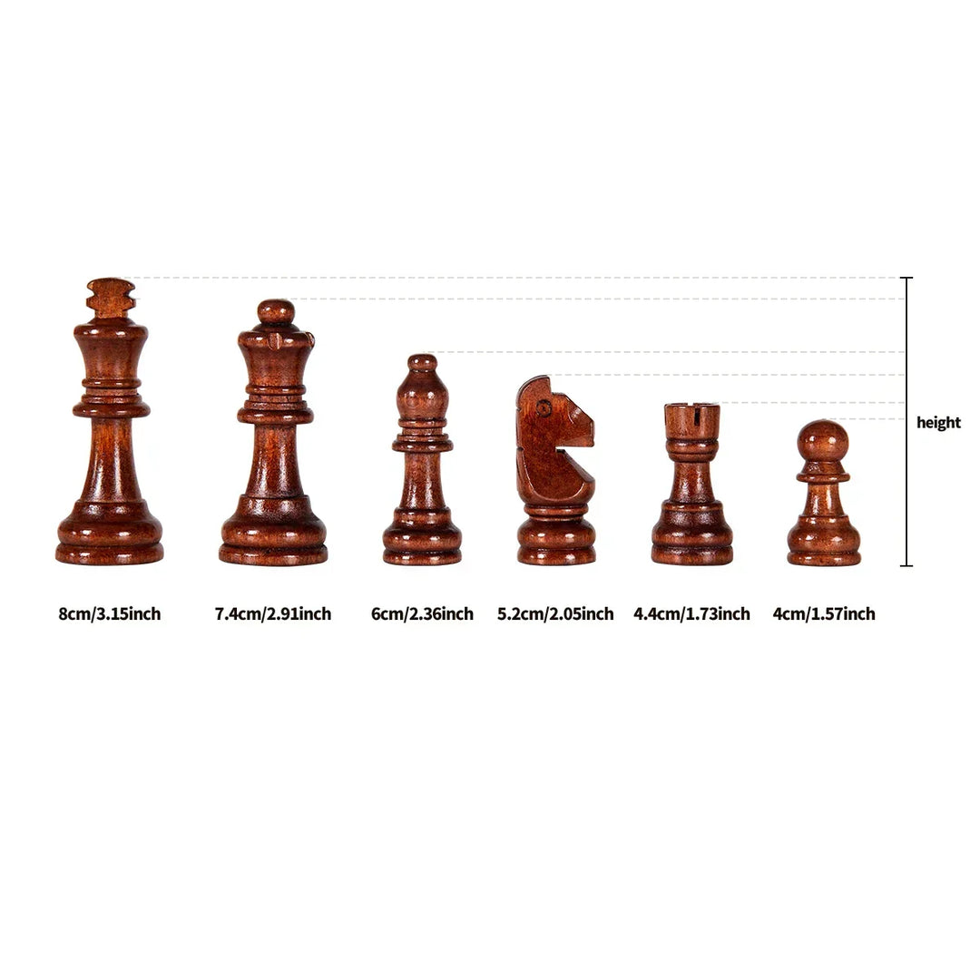 Strategisk brætspil: Klassisk skakspil i massivt træ. Det foldbare design gør det perfekt til familiespil.