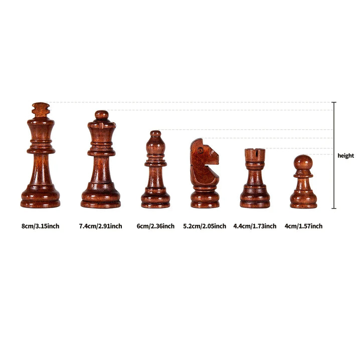 Strategisk brætspil: Klassisk skakspil i massivt træ. Det foldbare design gør det perfekt til familiespil.