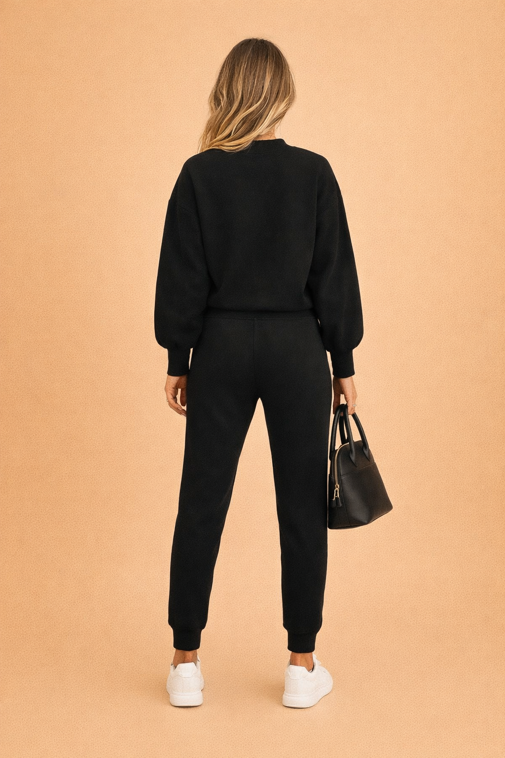 Dagligdags loungewear sæt til damer. Et komfortabelt og stilet valg for fritid og afslapning.
