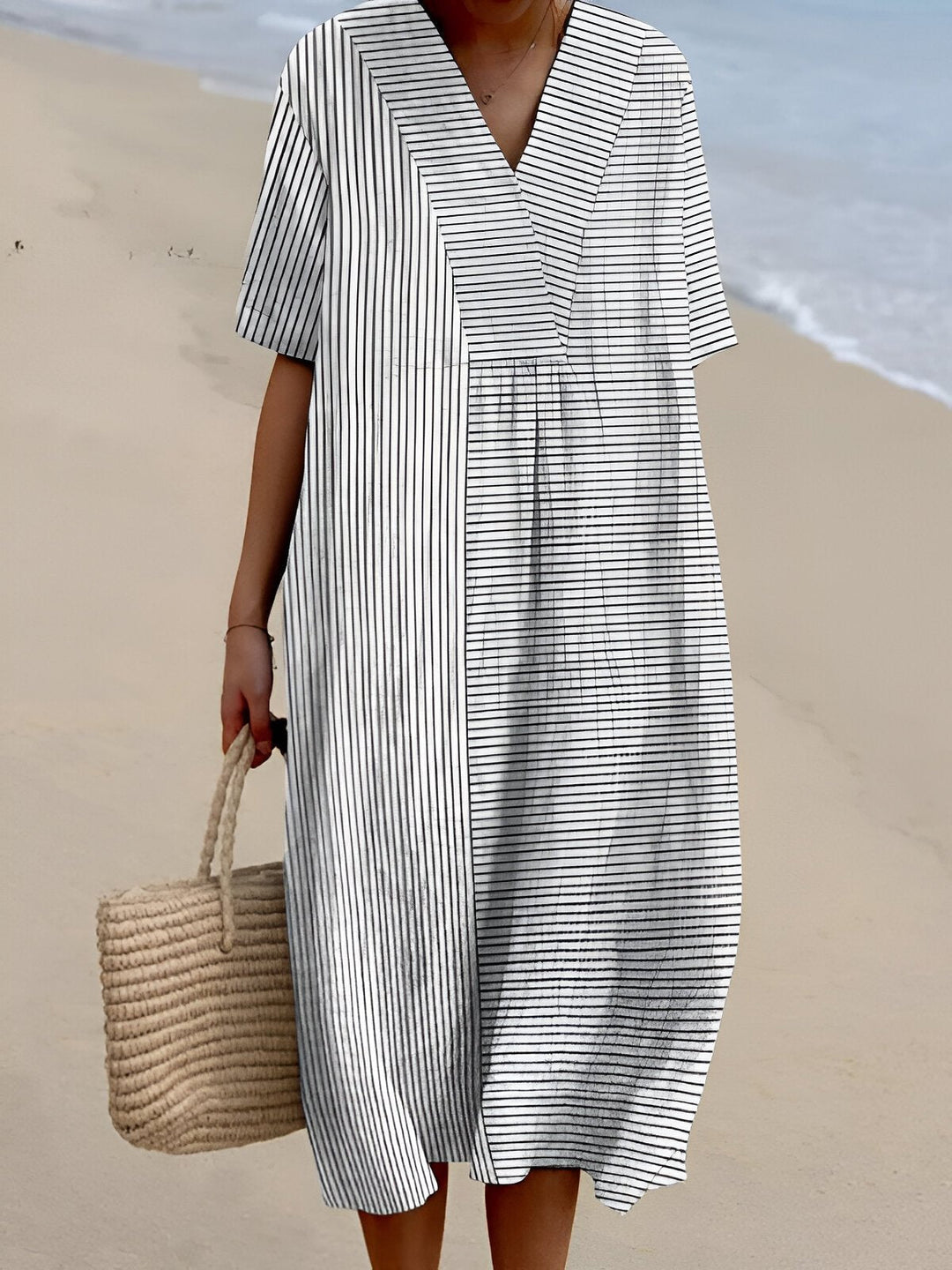 Kvinder boho stribet midi kjole med V-hals, perfekt til afslappet sommerstil.