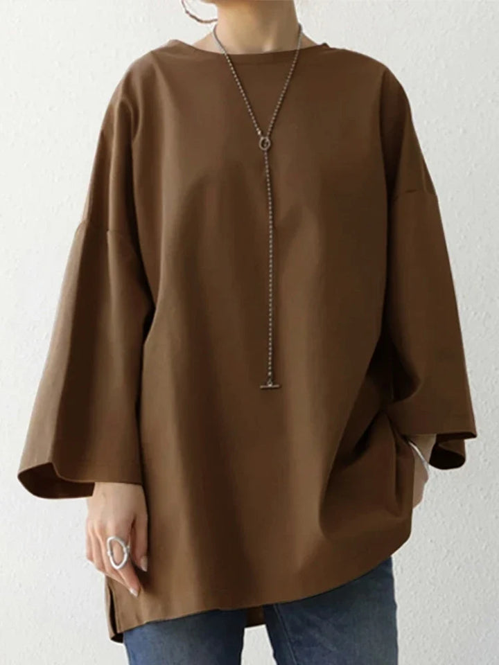 Trendy kvindebluse med løs pasform og lange ærmer. En moderne og komfortabel top til afslappet mode.