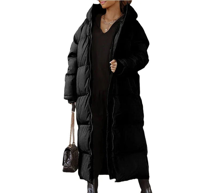Casual lang vinterjakke til kvinder med hætte. Perfekt til afslappet, varm stil udendørs.