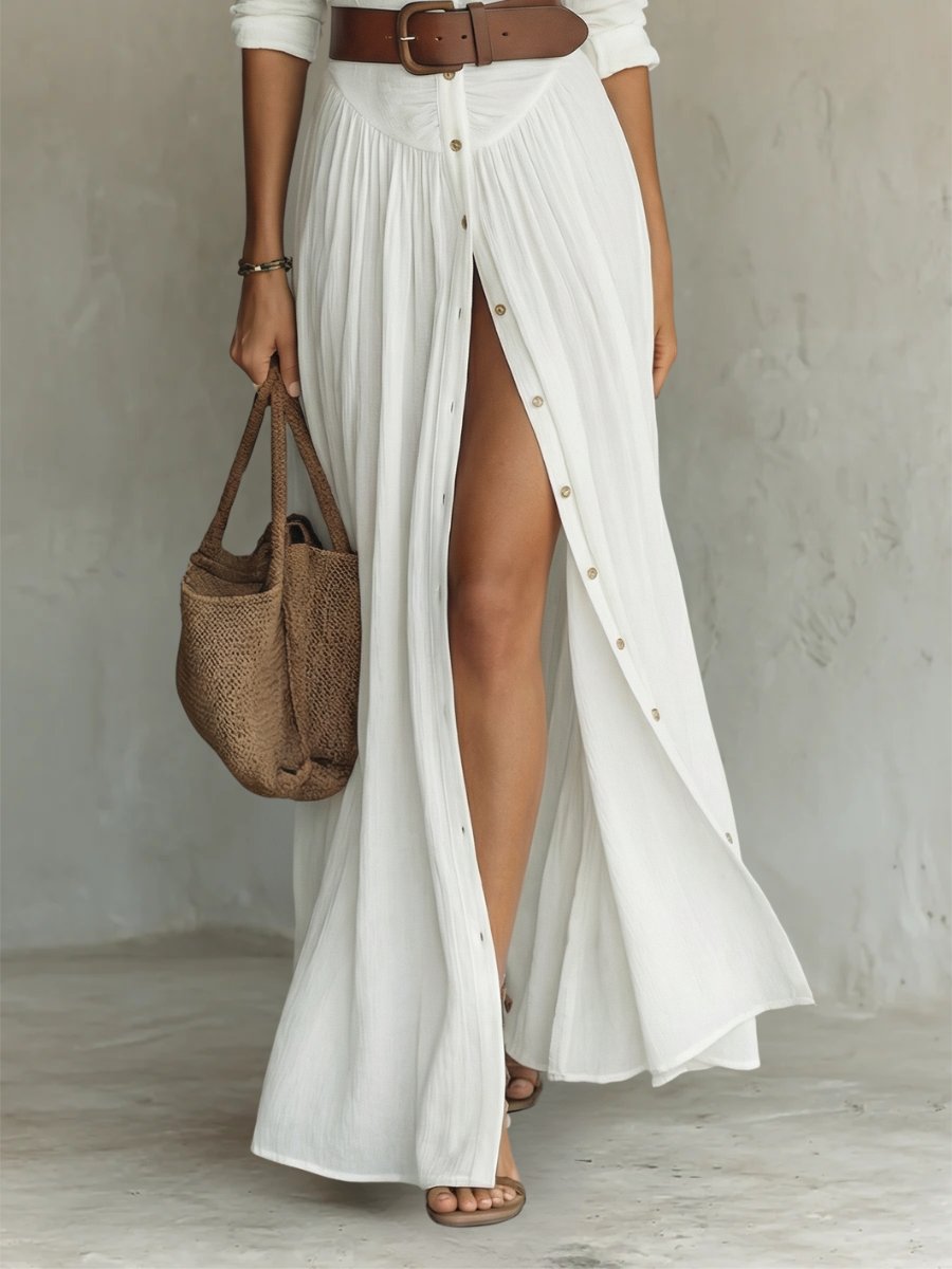 Elegant sort dame maxikjole i afslappet boheme stil, ideel som strandkjole til sommerferien.