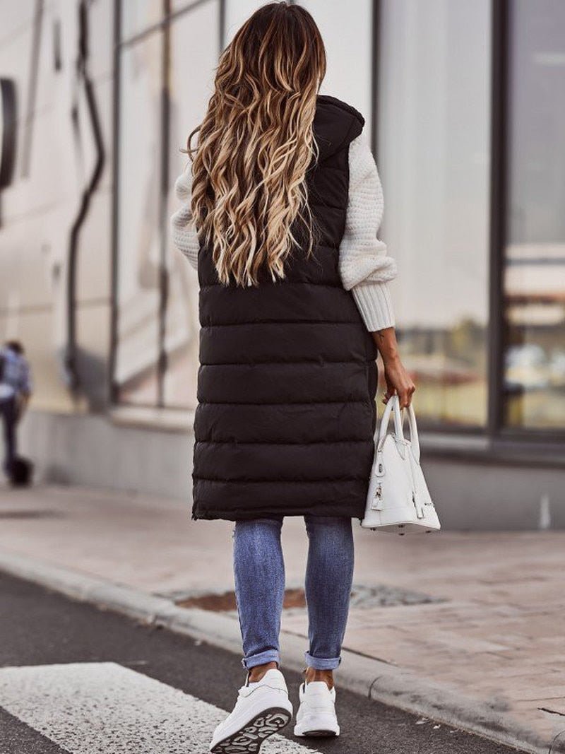 Dame bodywarmer, lang og quiltet, perfekt til hverdagsbrug. Tilføj varme og et stilrent look til dit efterårs- eller vinteroutfit.