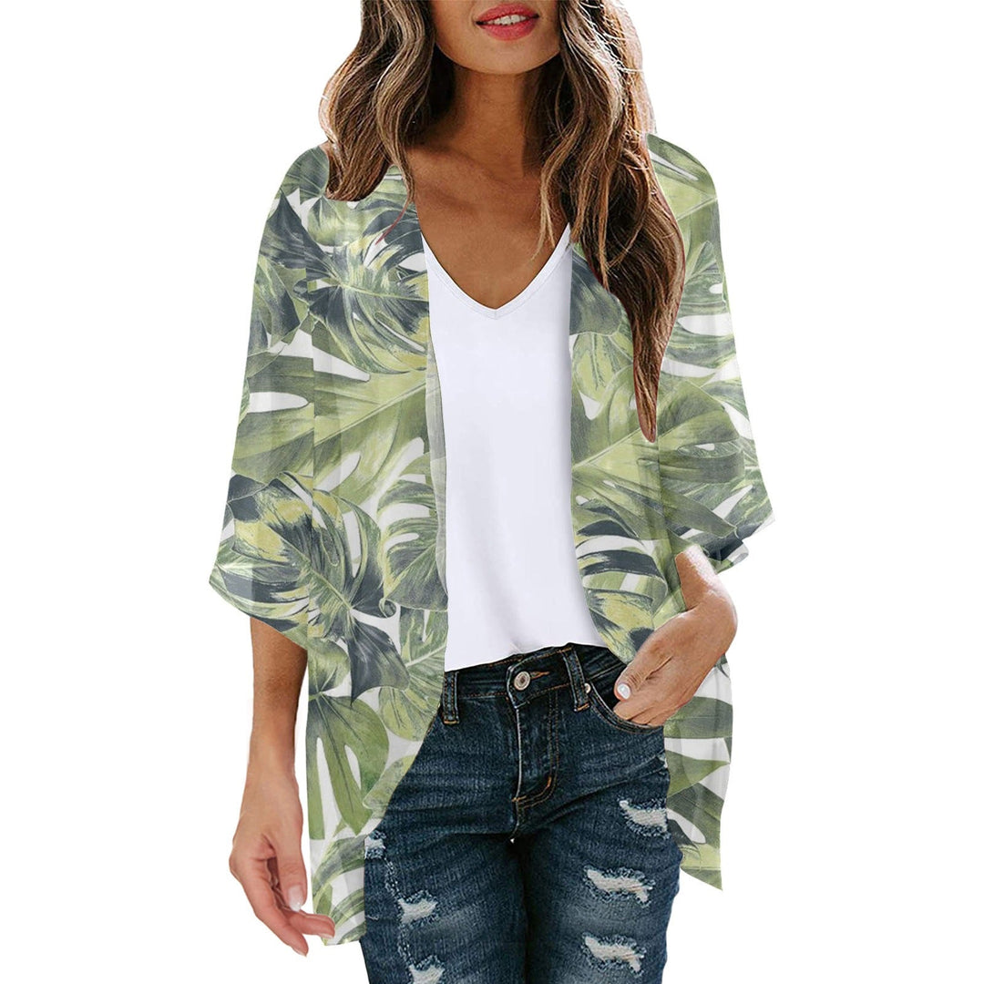 Elegant kimono jakke med løs pasform og blomsterprint til forår/sommer.