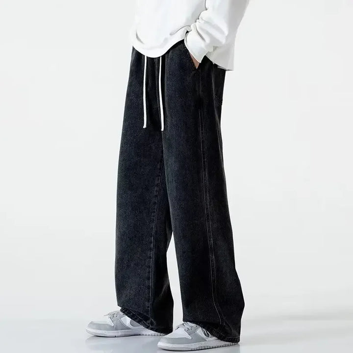 Baggy jeans til mænd: Let, komfortabel og med praktisk elastiktalje for den ultimative afslappede stil.