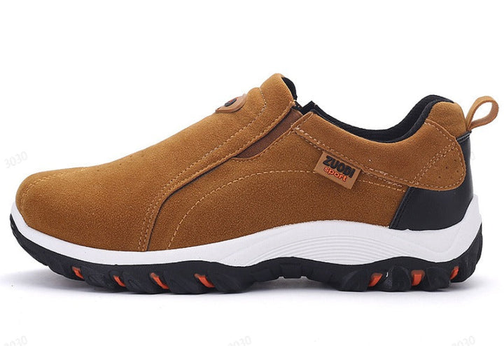 Blå slip-on mænds sko med skridsikker sål og ergonomisk stødabsorbering. Robust fritidssko.