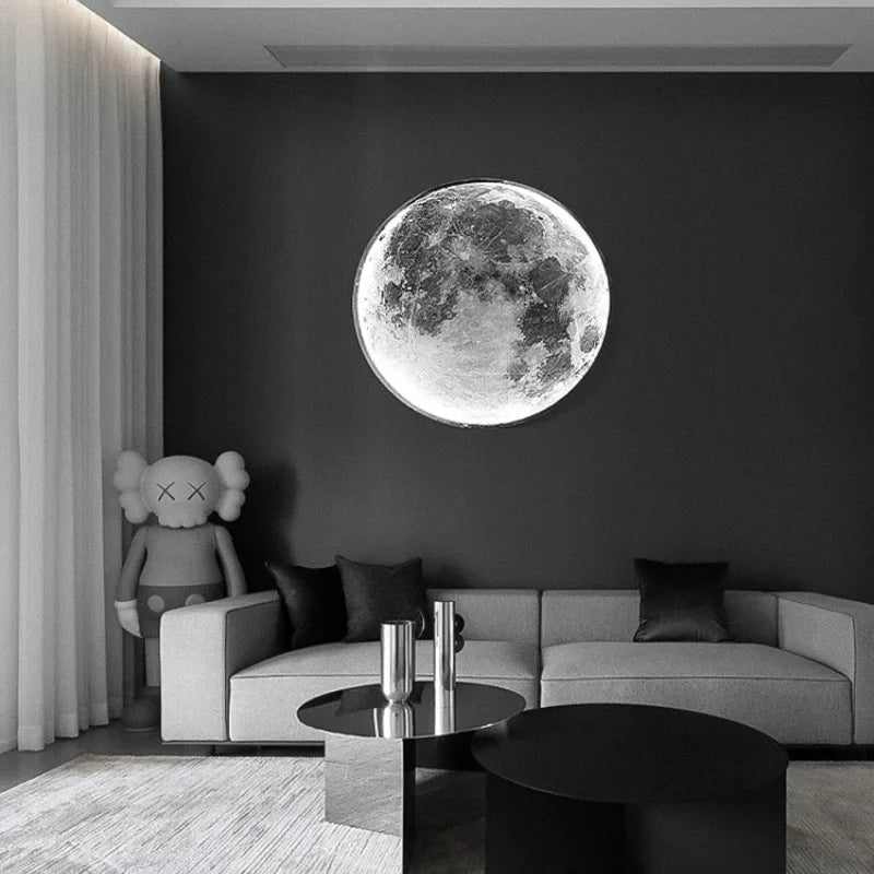 Minimalistisk LED væglampe formet som en måne. Ideel til ambient lys & moderne boligindretning.