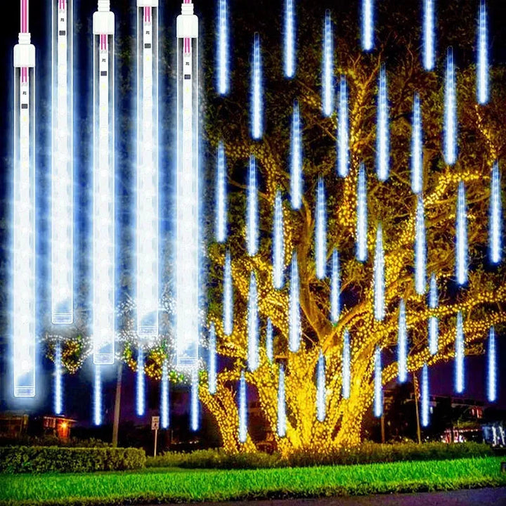 Festlige LED-meteordråber som udendørs julelys. Perfekt til havebelysning med unik vanddråbeeffekt.