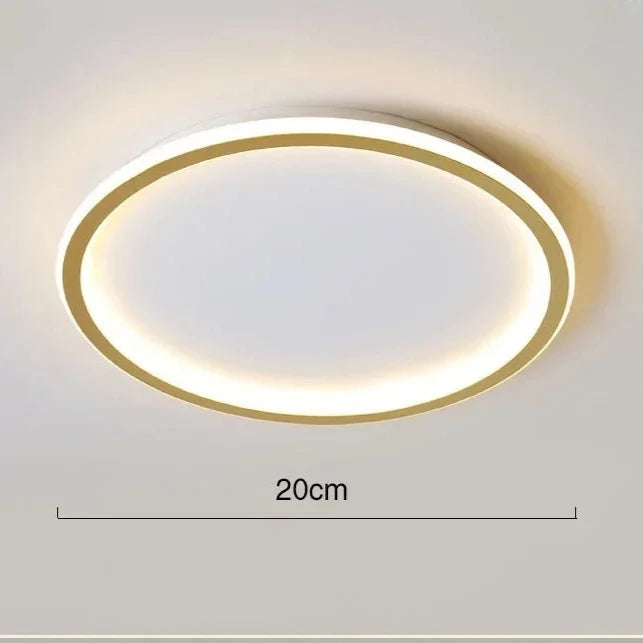 Funktionel dæmpbar LED loftlampe, nordisk inspireret, giver skarp og justerbar lys.