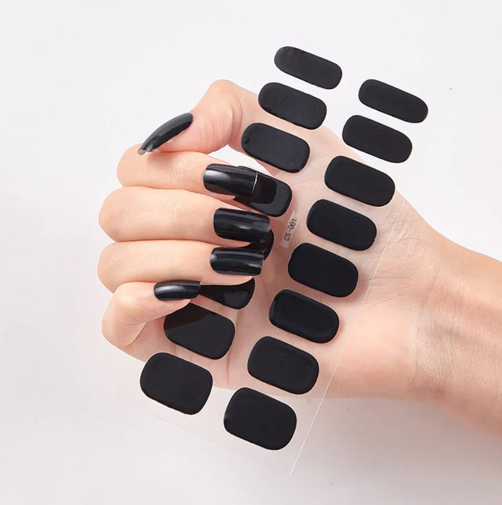 QuickGlam gel-neglestickers til nem hjemme-manicure. Hurtig påføring for smukke, holdbare negle.