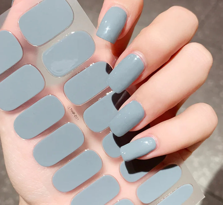 QuickGlam gel-neglestickers: Hurtig hjemme-manicure og neglepleje for travle kvinder. Nem påføring af neglelak.