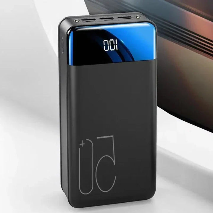 Robust 50.000mAh powerbank med multi-USB-udgange for hurtig opladning af dine enheder.