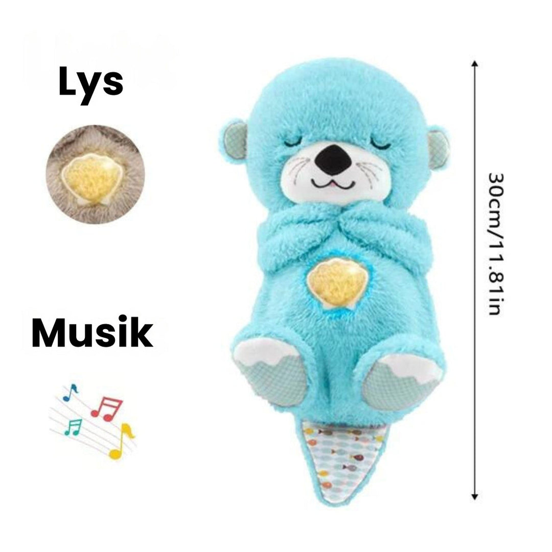 Plyskælebamse, en nuttet odder der fungerer som en tryghedsskabende sovebamse for babyer.