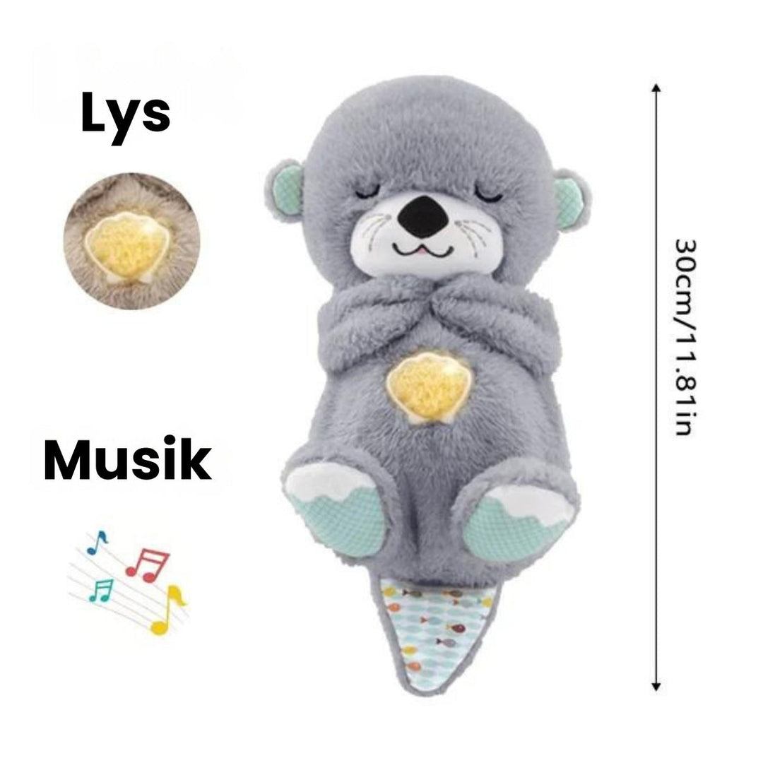 Babynussebamse, den blide CozyDream odder er en skøn gave til nye forældre og deres små.