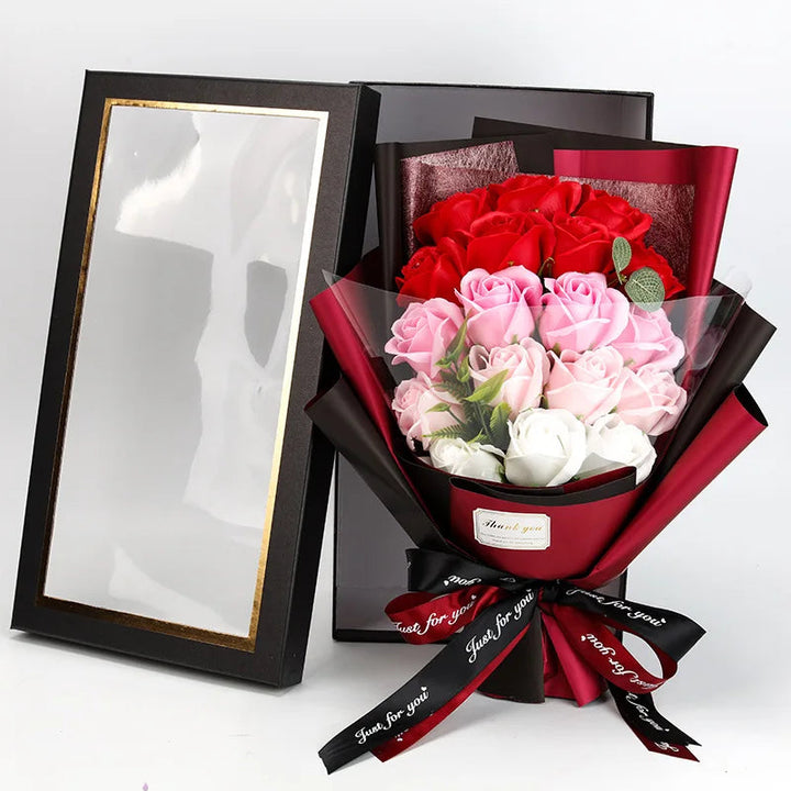 Romantisk buket sæberoser, perfekt som evighedsrose blomstergave til hende. Dekorativ og duftende.