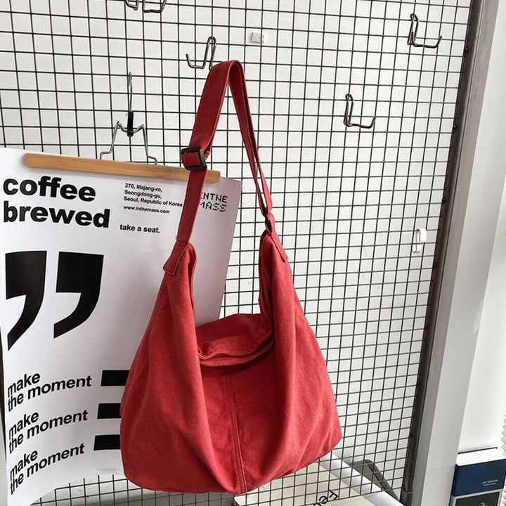 Grøn slidstærk kvinders crossbody-taske i stof med justerbar rem. Perfekt til daglig brug og rejser.