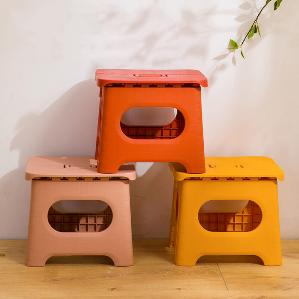 Sammenklappelig skammel til hjemmet med robust design og håndtag, perfekt til køkken og badeværelse.