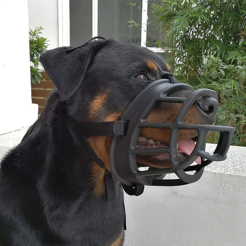 Fleksibel silikone mundkurv til hund. Justerbar for optimal pasform, bidbeskyttelse og komfort.