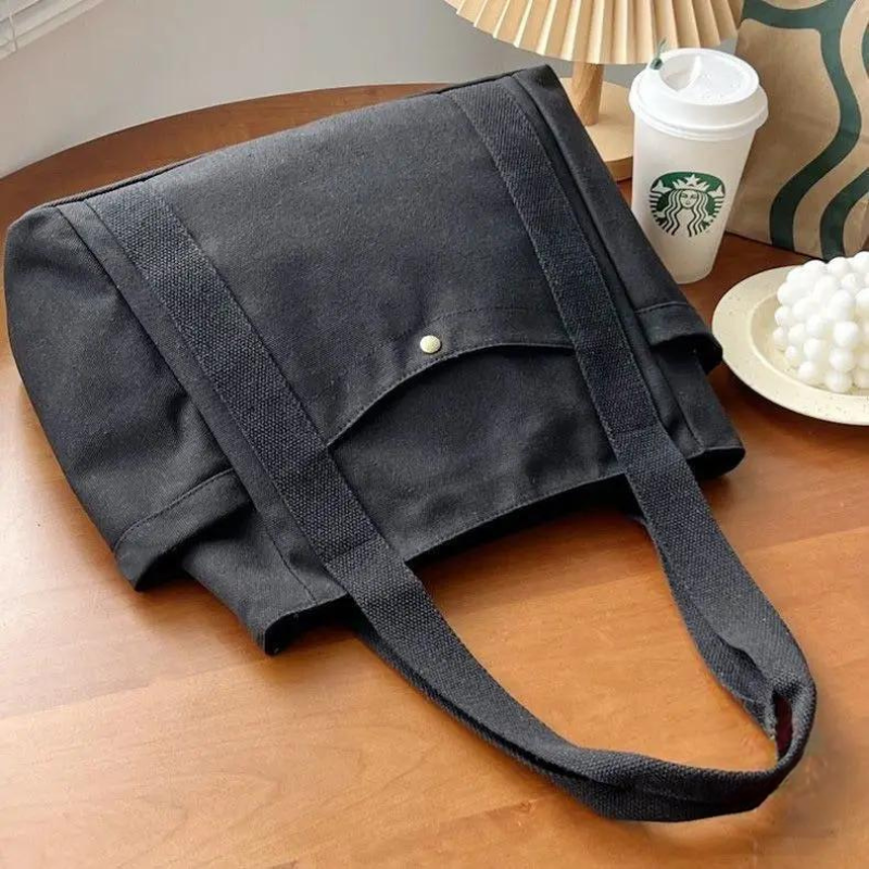 Moderne dame tote taske med multi rum til organiseret brug som skuldertaske eller arbejdstaske.
