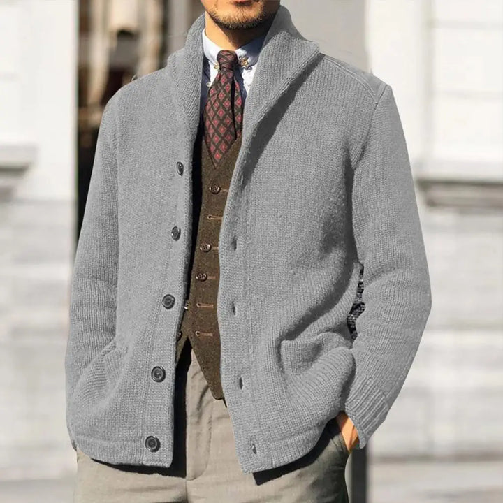 Stilfuld herresweater i klassisk strik, perfekt til efterår og vinter. Elegant, komfortabel herremode til den moderne mand.