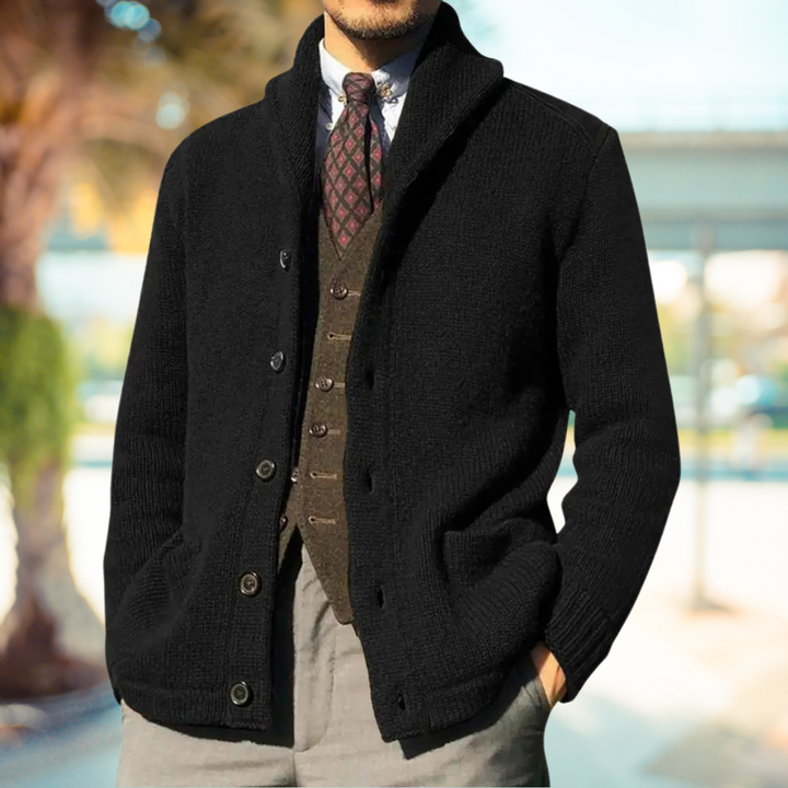 Alsidig herresweater i blød strik; et must-have til efterårs- og vintergarderoben. Elegant og komfortabel.