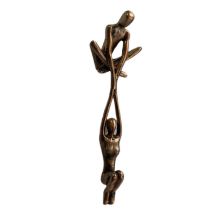 Moderne design skulptur, der symboliserer kærlighed og styrke. Et unikt stykke boligindretning for den stilbevidste.