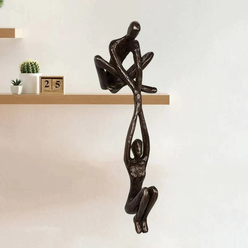 Kunsthåndværk: tidløs skulptur, der smukt repræsenterer kærlighed og styrke. En elegant tilføjelse til enhver indretning.