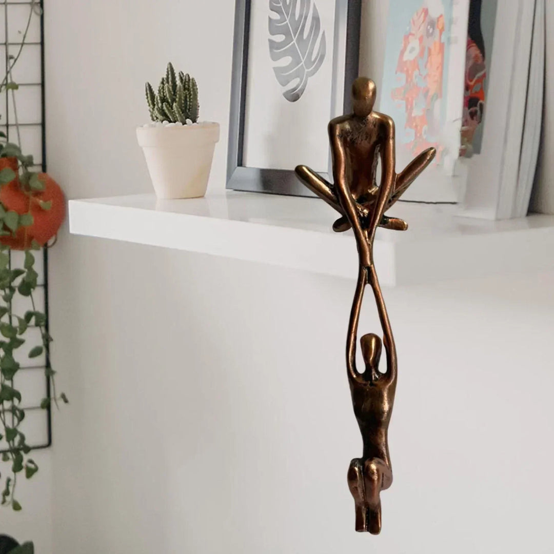 Elegant skulptur for kærlighed og styrke. Tidløst design, der beriger hjemmedekorationen med dybde og mening.