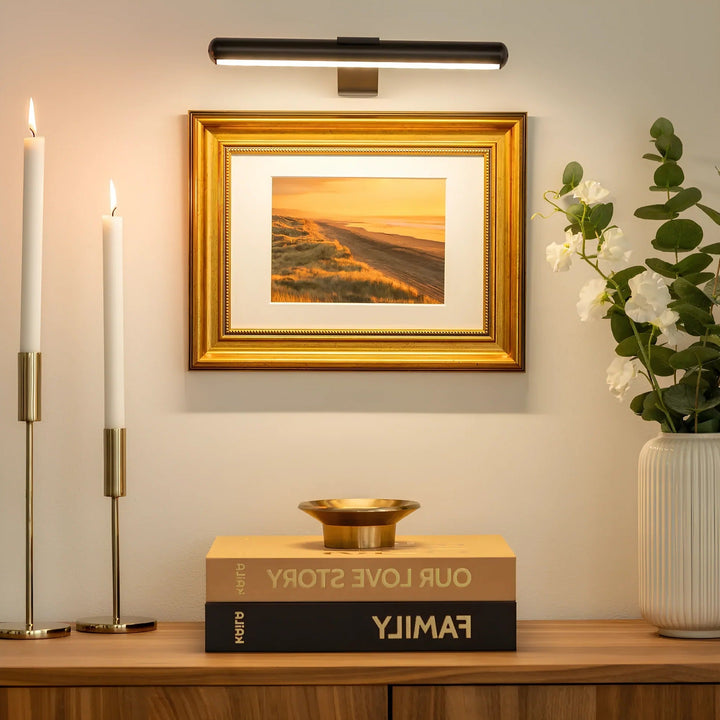 Trådløs LED billedlampe med moderne design. Perfekt til kunstbelysning, dæmpbar via USB-opladning.