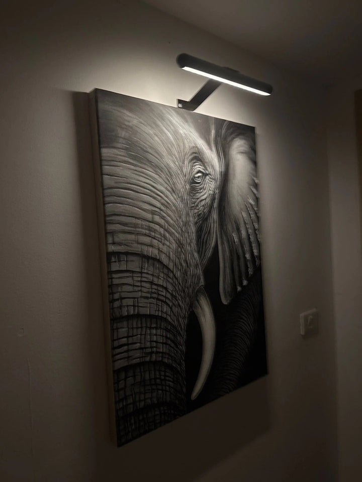 Moderne dæmpbar LED billedlampe, trådløs og elegant. Ideel til hjemmedekoration og galleri-lys.